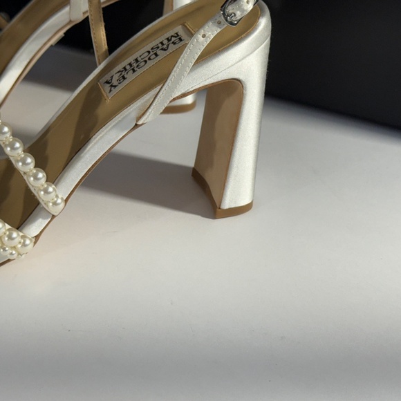 Badgley Mischka Womens Amora White Pearl Satin Ankle Strap Size 8 new - Picture 8 of 15